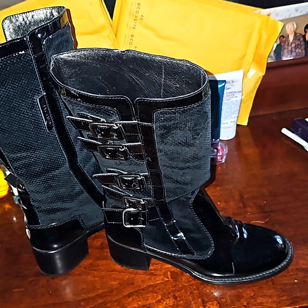 CHANEL Boots 👢